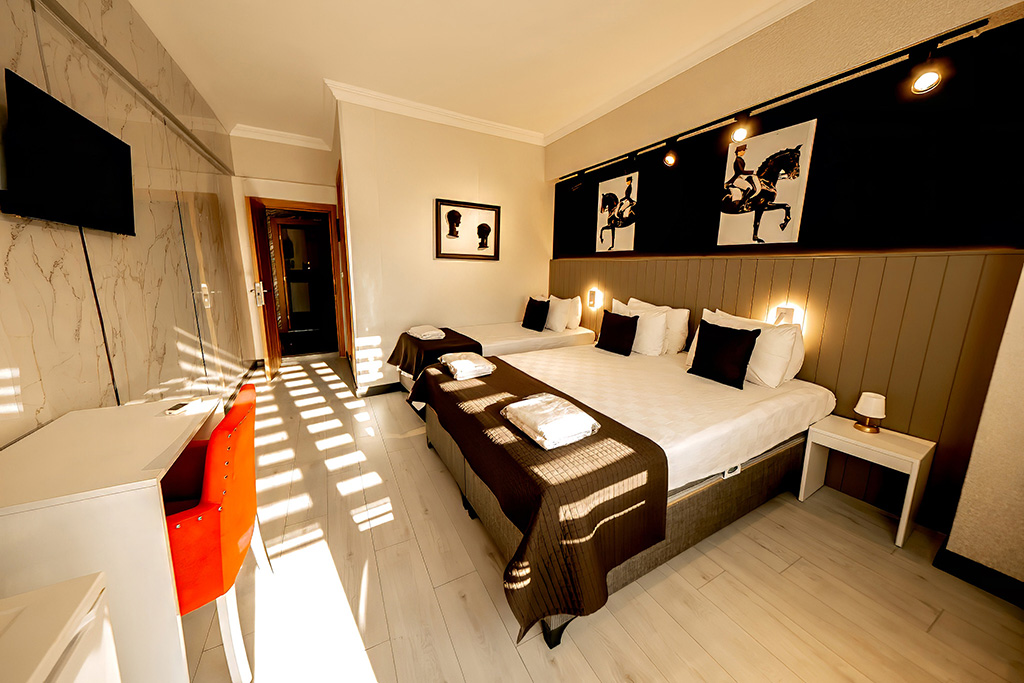 Koç Otel Karasu Galeri 77